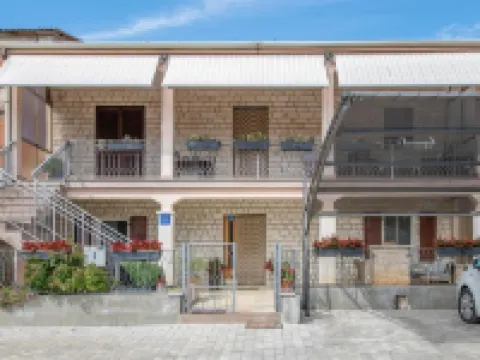 Comfortable Apartment in Umag With Parking Space Hotels in Murine