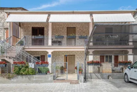 Comfortable Apartment in Umag With Parking Space Отели в г. Мурине