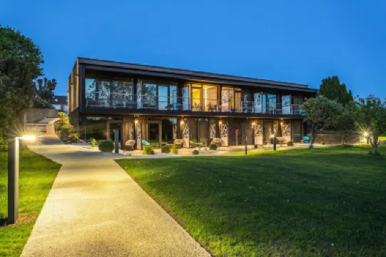 Domaine de Bayeux Museum of the Battle of Normandy周辺のホテル