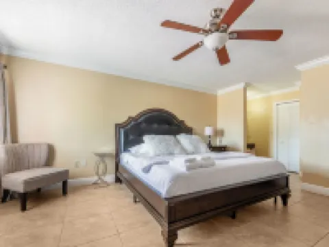 Sarasota 3Br | Pet-Friendly, Fenced Yard Hoteles en Whitfield