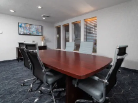 エンデボー  イン & スイーツ トレードマーク コレクション バイ ウィンダム トピーカのホテル