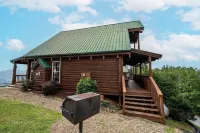 Graceful Awestruck Perfect Mountain Views with Pool Access by RedAwning