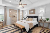 Pool, Patio & Outdoor Dining + Walk to Shore, Pier Park Sanctuary on Sands