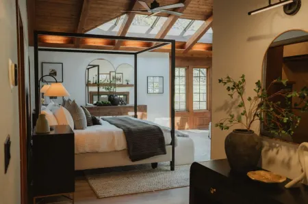 Luxury Nature Getaway Stonehouse by Casa Oso Отели в г. El Portal