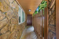 Comfy Stay in Bellevue Parking Included