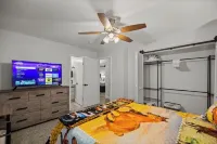Cozy 3/2 home, 11 miles to WEC, fenced, pet-friendly, strong WiFi and game room
