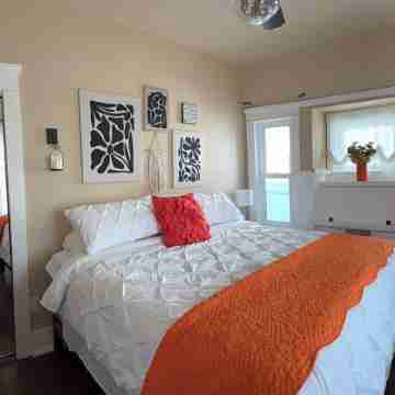 Charming 3-bedroom house with AC, walking distance to downtown Paso Robles Rooms