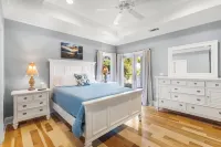 Elegant Escape: Pool-Gourmet-Kitchen-Elevator