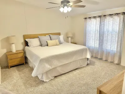 Refuge by Southern Oaks. Charming 3 bed 2 bath. Very close to Lake Murray! Publix Super Market at Hendrix Crossing附近的飯店