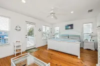 Seashell Escape--3 BR House in Village Walk, Sleeps 10, Near Beach, Dogs OK!