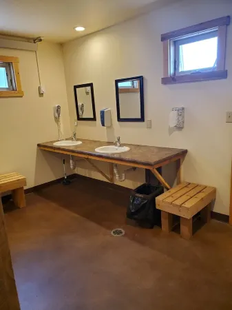 Cozy twin and full bed cabin complete with WiFi, fitness room in superb Aladdin