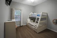 Fits 7+, Near Disney, Newly renovated, On resort property