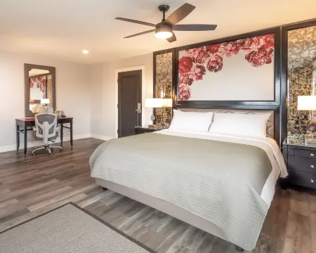 Onsen Hotel & Spa Отели рядом с достопримечательностью «Ту Банч Палмс Элементари Скул»