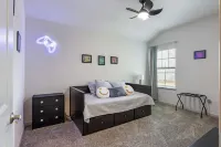 Lovely 3-Bedroom with Backyard, and Nearby Parks Hotel dekat Kelly Field Annex/Lackland Air Force Base