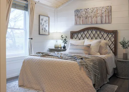 Private Cabin - Hiking. Getaway. Near the ARK. No Cleaning Fees