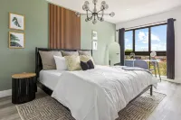 New Luxury Home with Hot Tub & Game Room in Ft. Lauderdale - 10 min to Beach