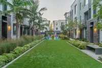 Modern Suite with Shared Amenities - Stylish Private Retreat