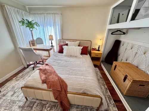 Cozy 2-bedroom apartment in Vancouver walk/bike distance to pubs/shopping!