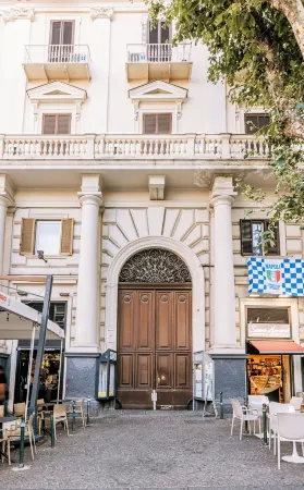 Gentile Suite & Spa Vomero Отели рядом с достопримечательностью «Церковь Сант Анджело а Нило»