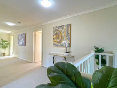 Spacious 7BRM 5-Bathroom Rental House Hotels in Point Cook