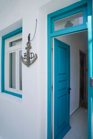 Seabed Suites Mykonos Отели рядом с достопримечательностью «Православная церковь Парапортиани»