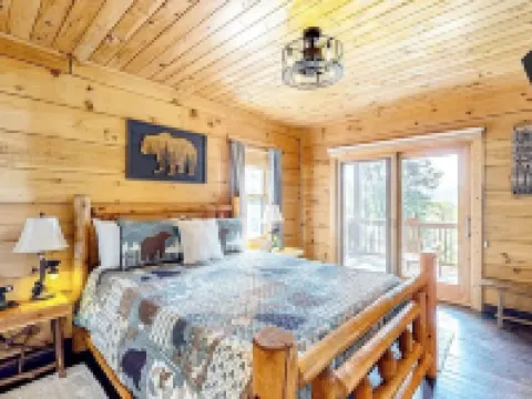 Cozy Cabin-WiFi, Game Room, Mountain Views, Hot Tub Fully Stocked, Pet Friendly! Hotels in Watauga