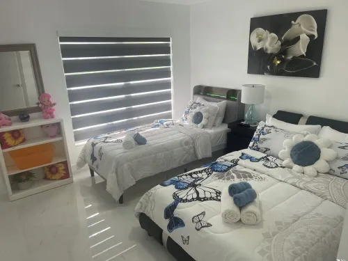 Spacious 5 bedroom home with WiFi and air conditioning in charming Brandon.