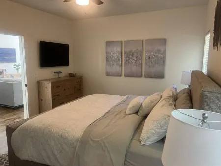 Cozy Cabin in Lake Community