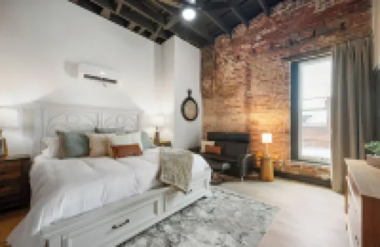 Cozy 1-bedroom apartment in fabulous Wabash with WiFi, AC 沃巴什酒店