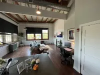 Modern 1 Bedroom Loft Apartment!