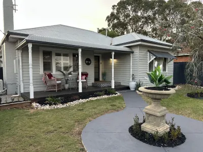 Cottage on Dickson - the Perfect Country Escape. 발란 미네랄 스프링 주변 호텔