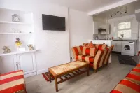 2-bed Apartment, Sleeps 6, 8-min Walk to Centre