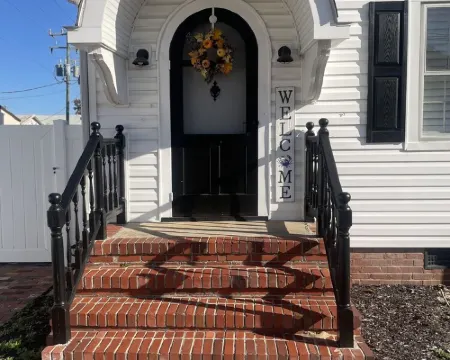 The Deadrise Inn, Sleeps12, Spacious, Newly Renovated โรงแรมในMiddlesex County