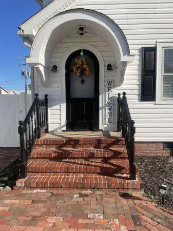 The Deadrise Inn, Sleeps12, Spacious, Newly Renovated