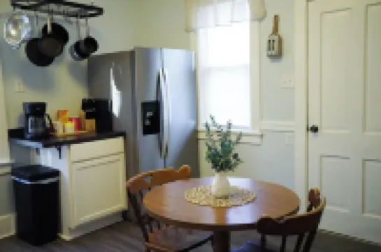 Coastal 3-BR Lower Near Lake MI and Downtown Sheboygan