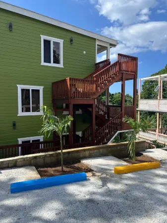 Comfortable 2-bedroom retreat nestled in the vibrant West End- Apt#4