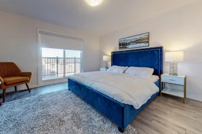 NEWLY BUILT LUXURIOUS 3BRM TOWN HS/AIRPORT/PARKING Отели рядом со станцией Bramalea Go Station