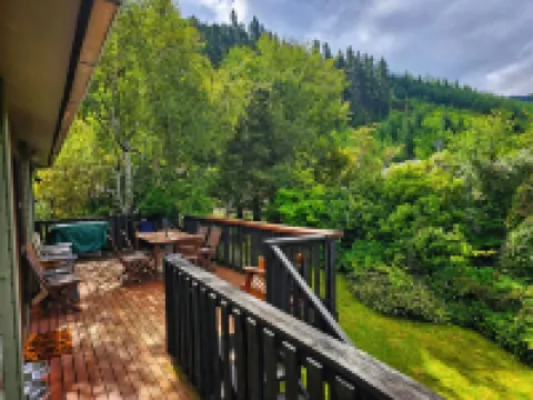 Acheron House: Cosy chalet, breathtaking views, pets welcome!