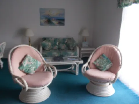 Top Floor with Balcony, with a Pool View, 4 Minutes to Beach