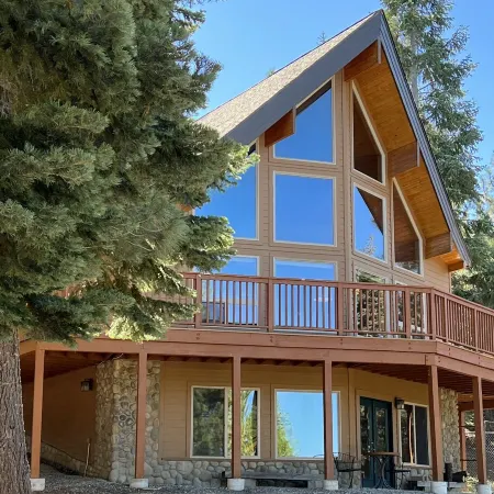 Large Luxury Cedar Home in the Forest at Lake Davis near golf courses - 3NightM