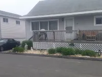 Relaxing summer rental, walking distance to the beach, short ride to the outlets Hotels in Westbrook