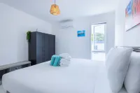 NEW Tropical Getaway With BBQ Pool - 4-Sterne