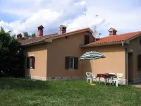 Tranquility of countryside 500m from the city center and 4km from the sea Hôtels à : 