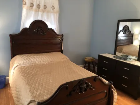 Cozy Lakeside Retreat Отели в г. Монтгомери