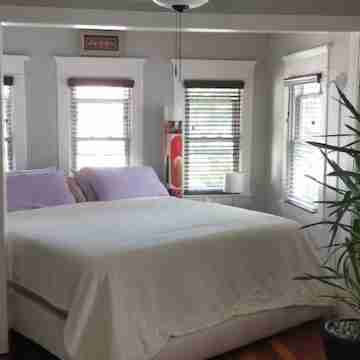 Charming 3 bed/2 bath town home with gorgeous back yard Rooms