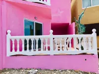 The Waves; Oceanfront 2 Bedroom. Gorgeous Sunrises. Relax With The Wave Rythyms