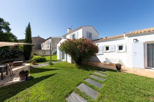 Belle Maison Avec Piscine en Coeur de Ville