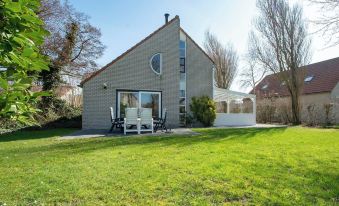 Holiday Home by Beach in Ooghduyne