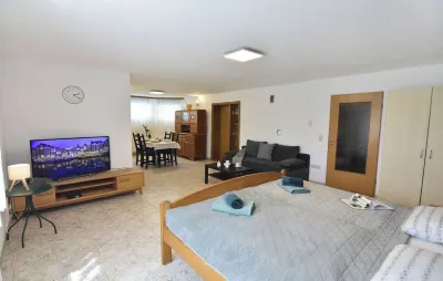 Geräumige Kellerwohnung in der Nähe von Umag