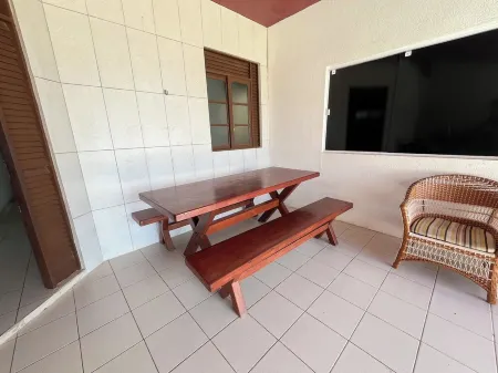 HOUSE WITH 5 ROOMS ALL SUITES TO ACCOMODATE ALL YOUR FAMILY Отели в г. Парнамирин